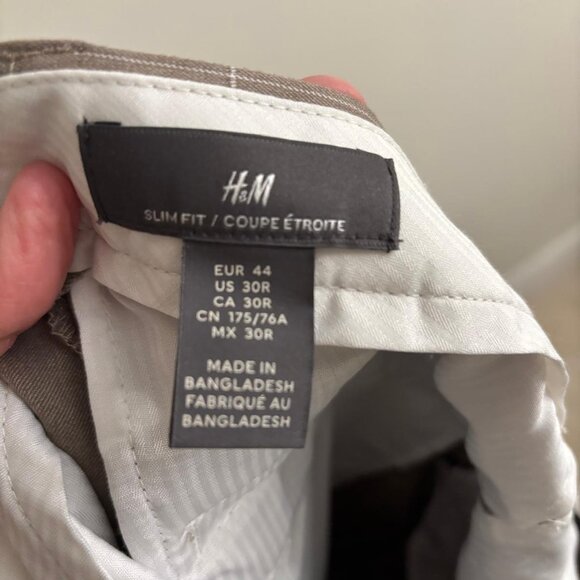 H&M Men’s Suit – Jacket 40R / Pants 30 – Worn Twice – Excellent Condition - Picture 3 of 5